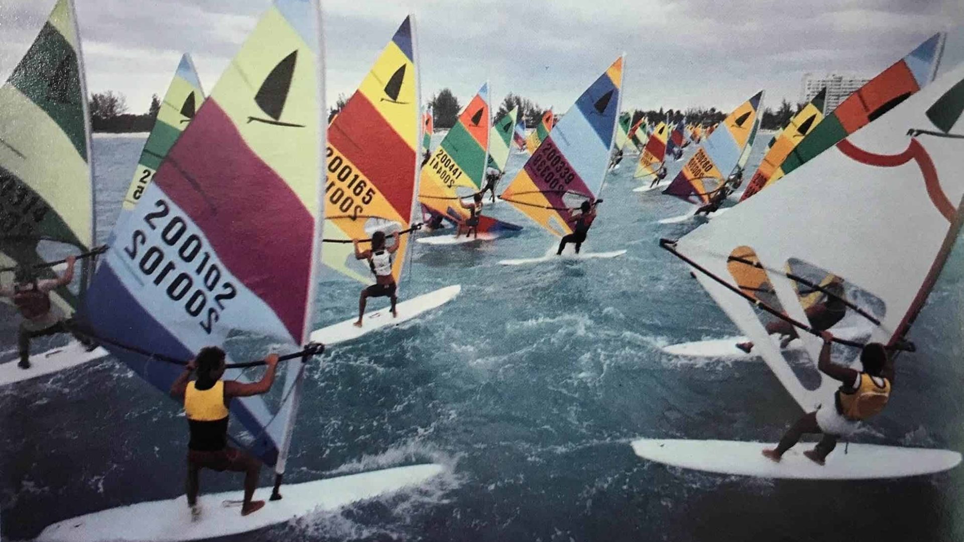 Windsurfer-LT-Retro-Windsurf-board-race